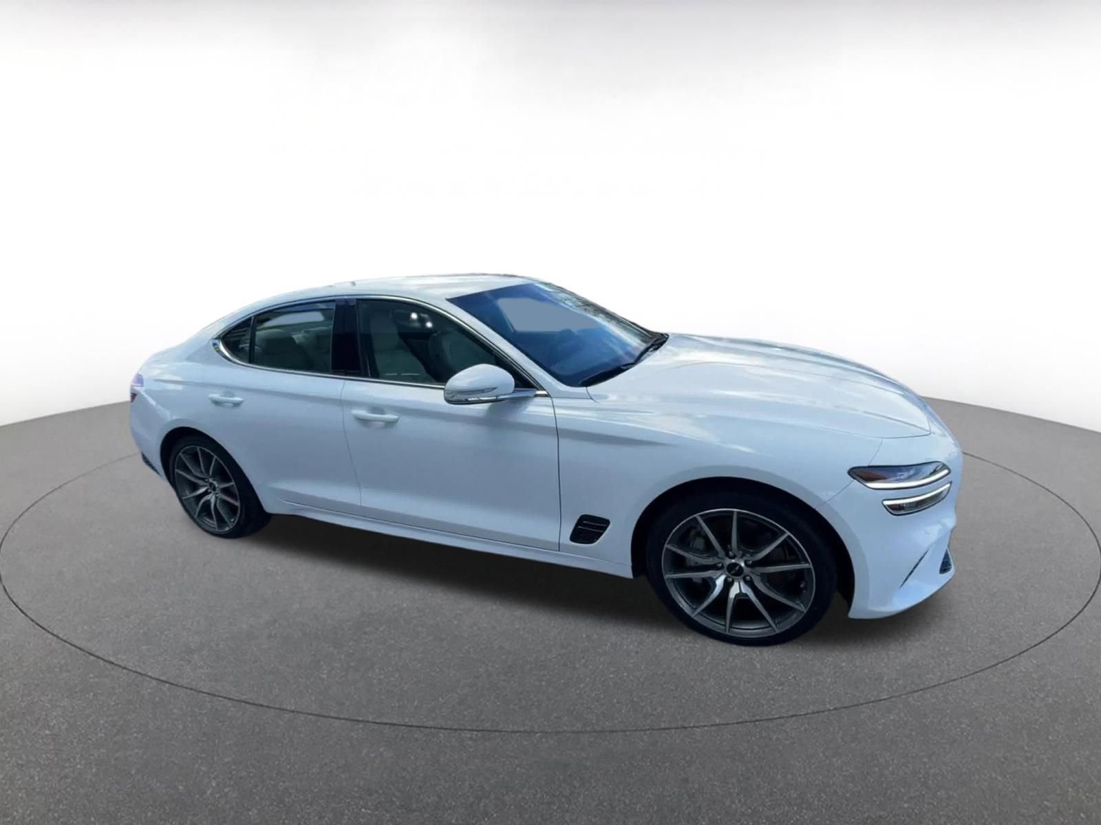 Used 2025 Genesis G70 2.5T image 2