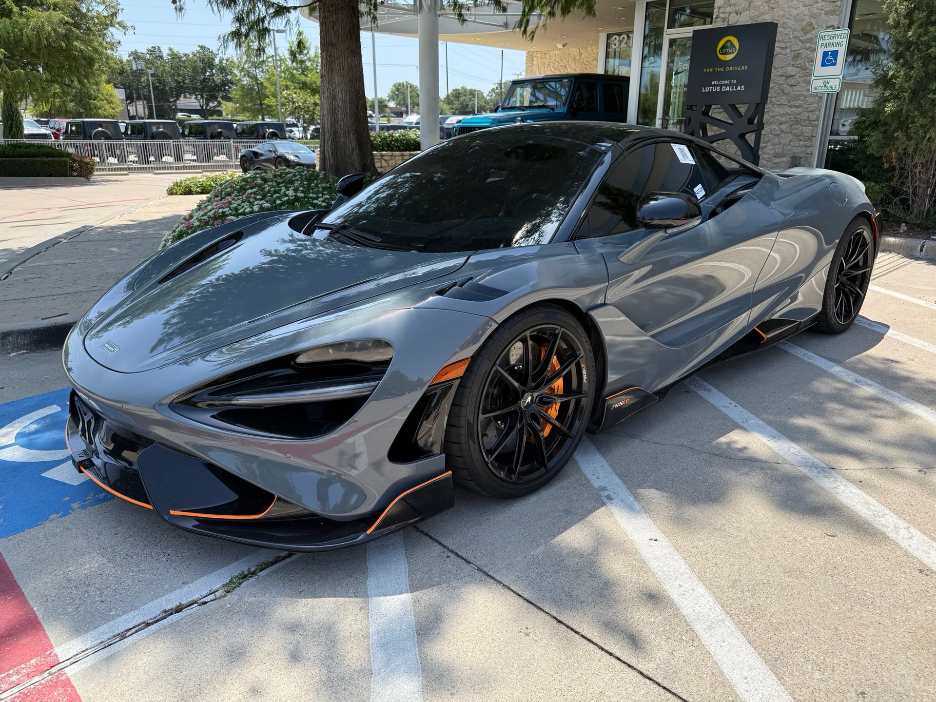 Used 2022 McLaren 765LT RWD image 1