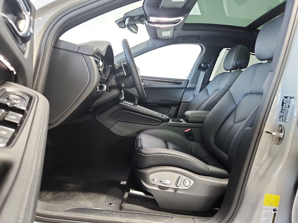 New 2026 Porsche Macan AWD/4WD image 5