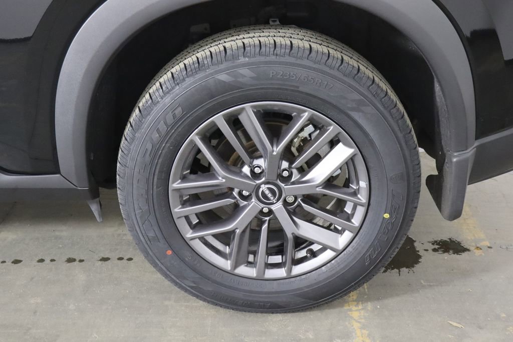 Used 2023 Nissan Rogue S image 40