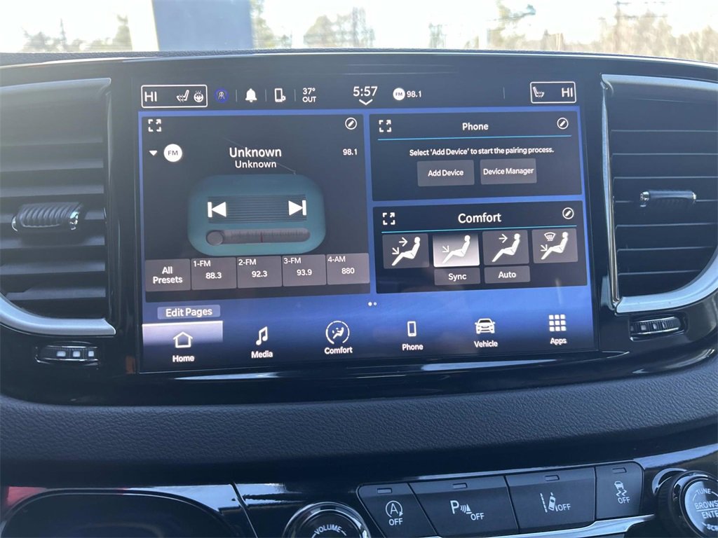 Used 2024 Chrysler Pacifica Touring-L image 24