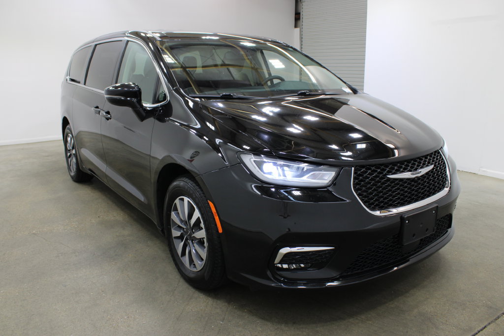 Used 2024 Chrysler Pacifica Limited FWD image 6