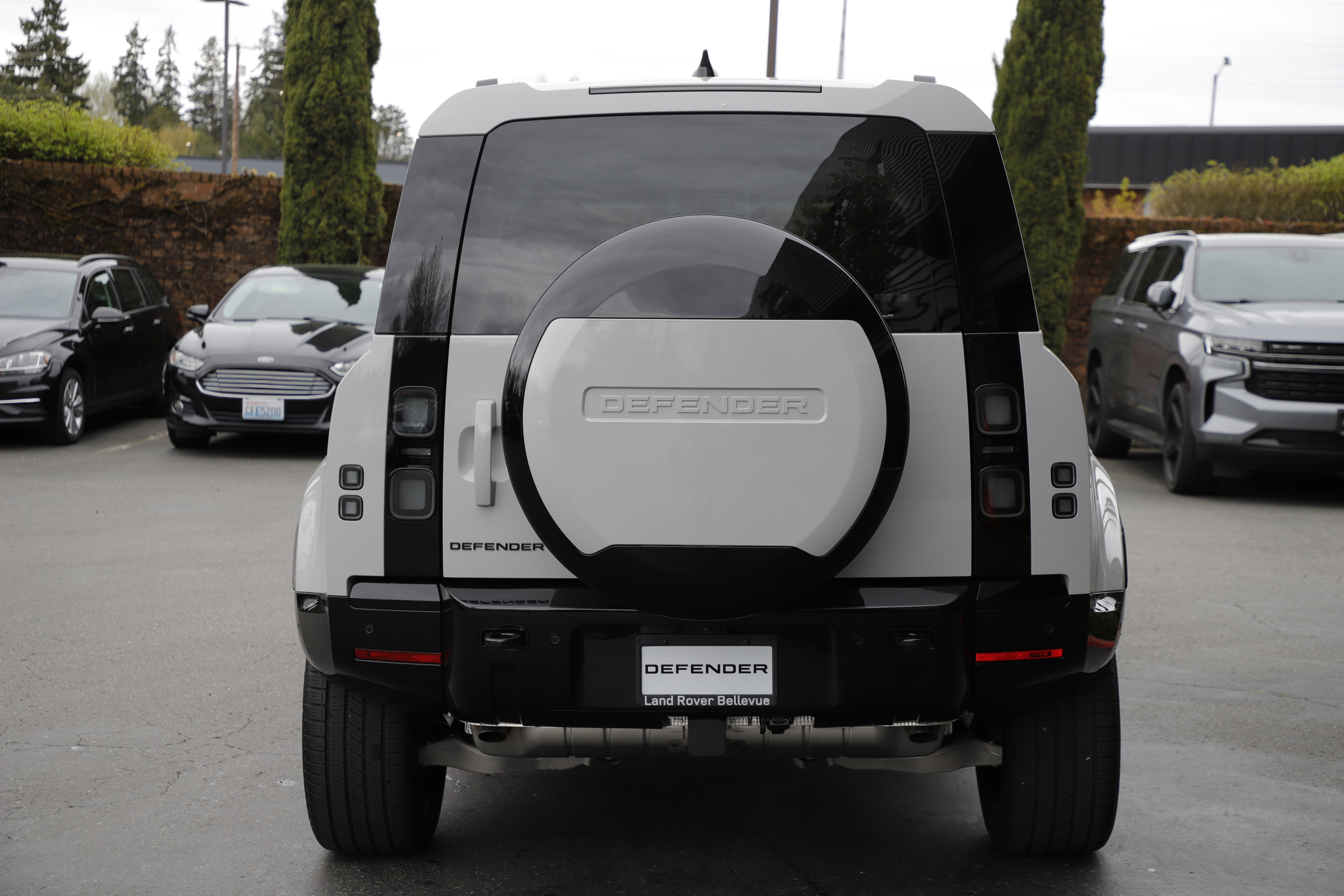 New 2026 Land Rover Defender 110 X-Dynamic SE image 5