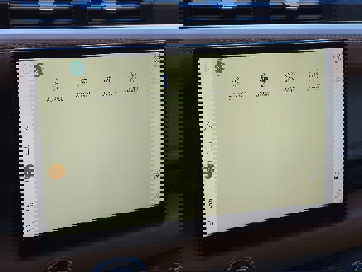 Used 2023 Land Rover Defender 130 S image 52