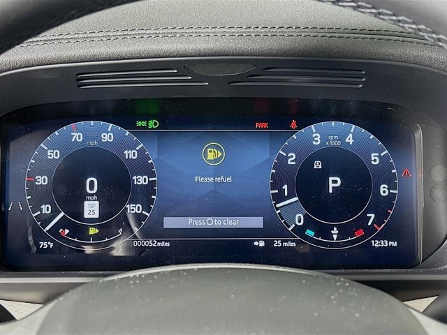Used 2025 Land Rover Discovery Dynamic SE image 13