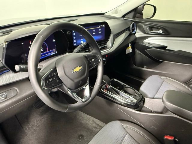 Used 2025 Chevrolet Trax LT w/ LT Convenience Package image 15