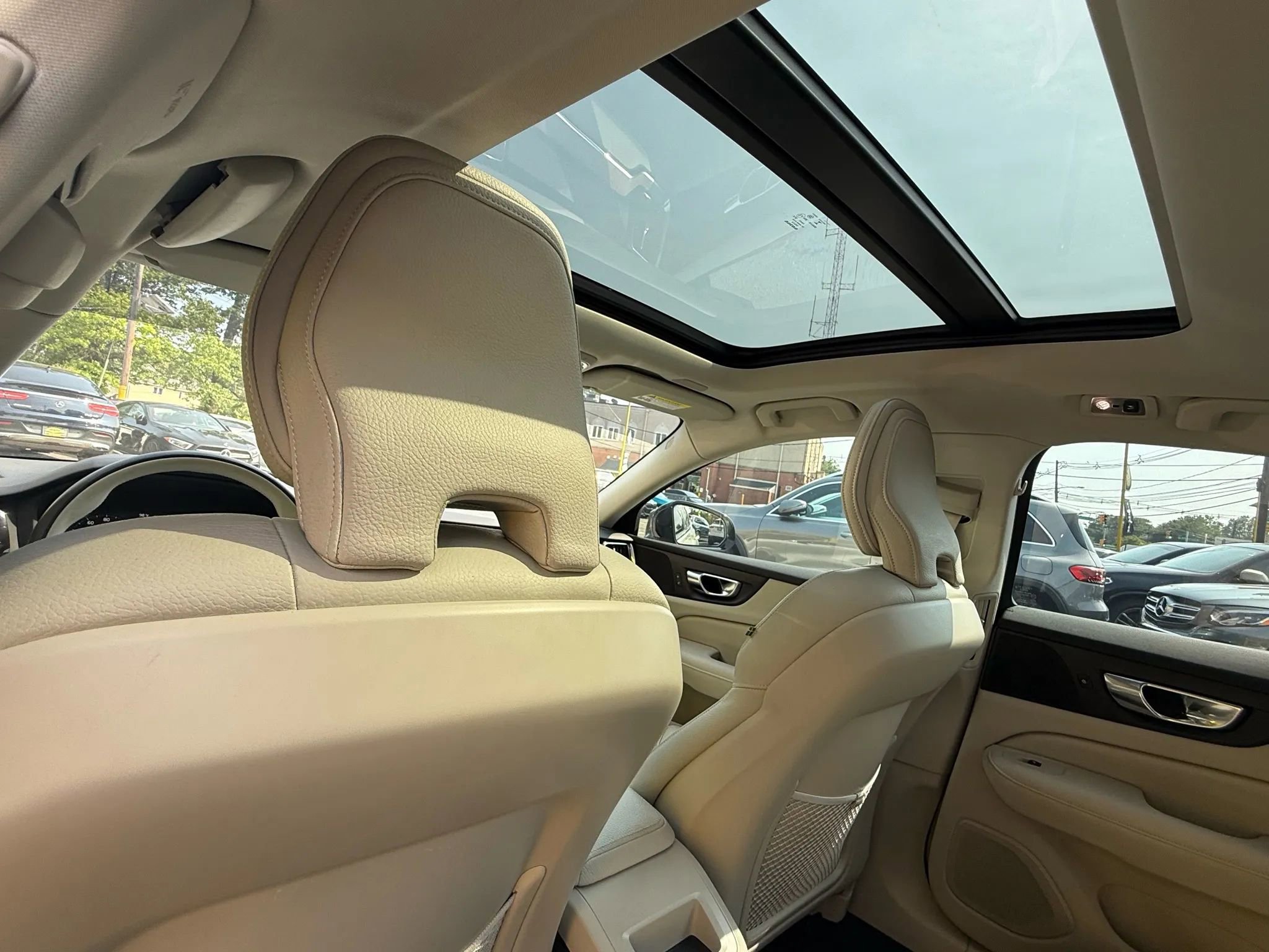 Used 2022 Volvo S60 B5 Momentum image 29