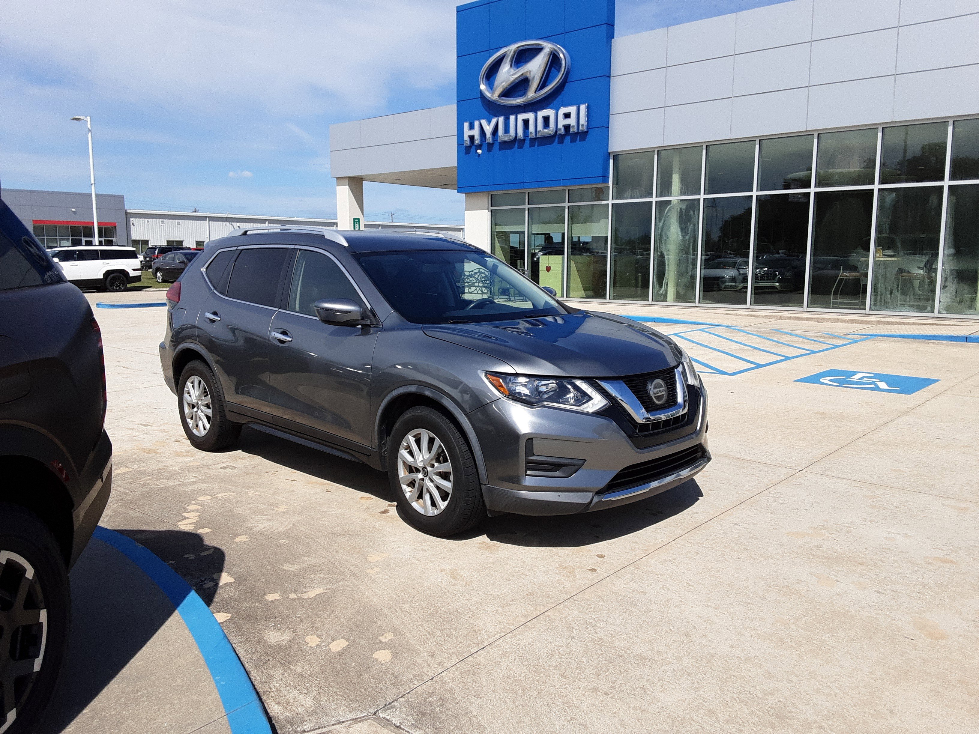 Used 2018 Nissan Rogue SV