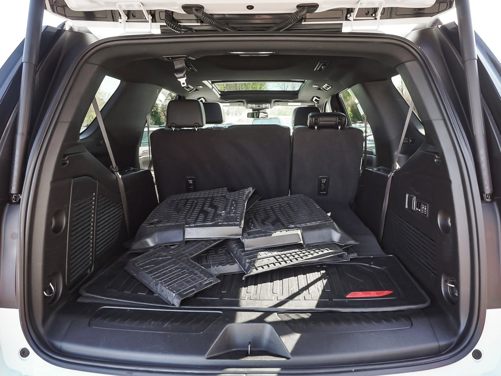 Used 2024 GMC Yukon SLT w/ SLT Luxury Package AWD/4WD image 48