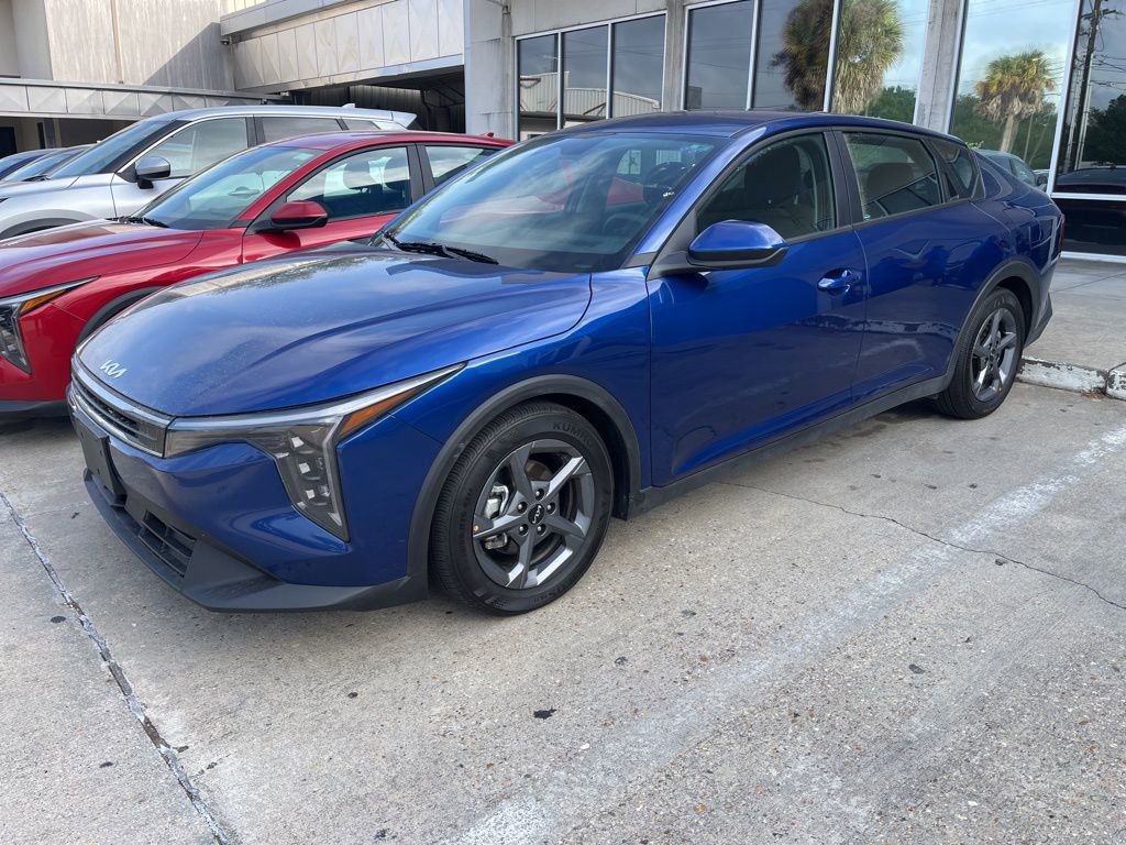 Used 2025 Kia K4 LXS image 1