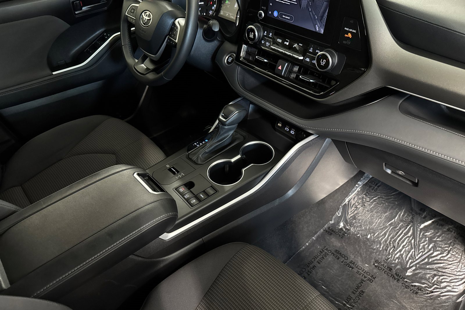 Used 2024 Toyota Highlander LE image 17