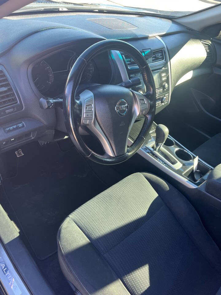 Used 2014 Nissan Altima 2.5 SV w/ Convenience Package image 15