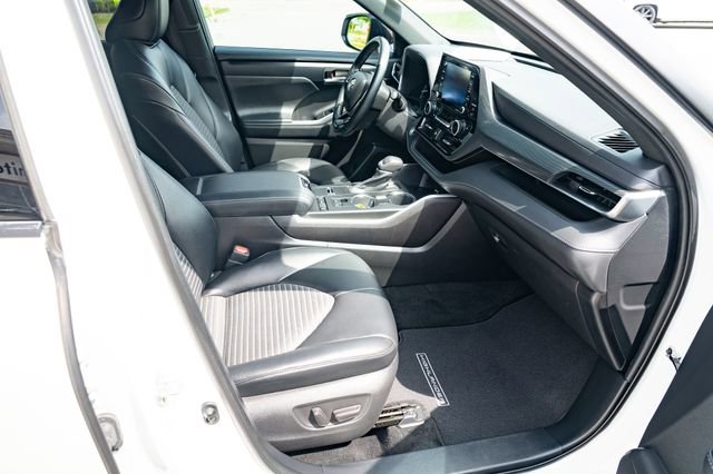 Used 2021 Toyota Highlander XSE FWD image 41