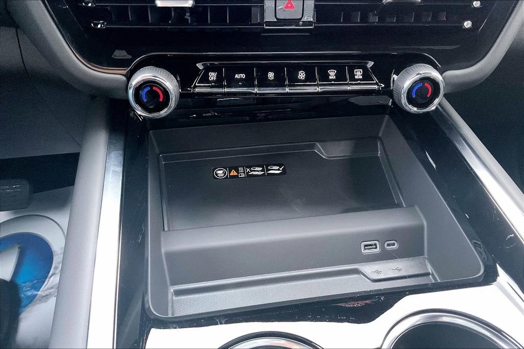 New 2025 Chevrolet Suburban Premier w/ Sun And Tow Package image 22