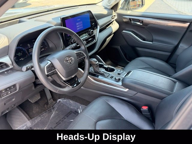 Used 2024 Toyota Highlander Platinum AWD/4WD image 6