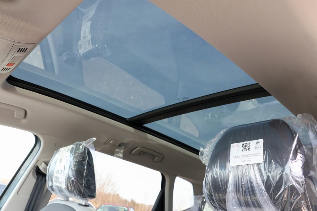 New 2025 Volkswagen Taos SE image 6