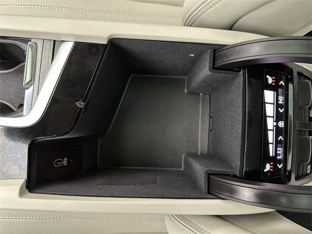 Certified 2025 Volvo XC60 B5 Ultra w/ Protection Package Premier image 21