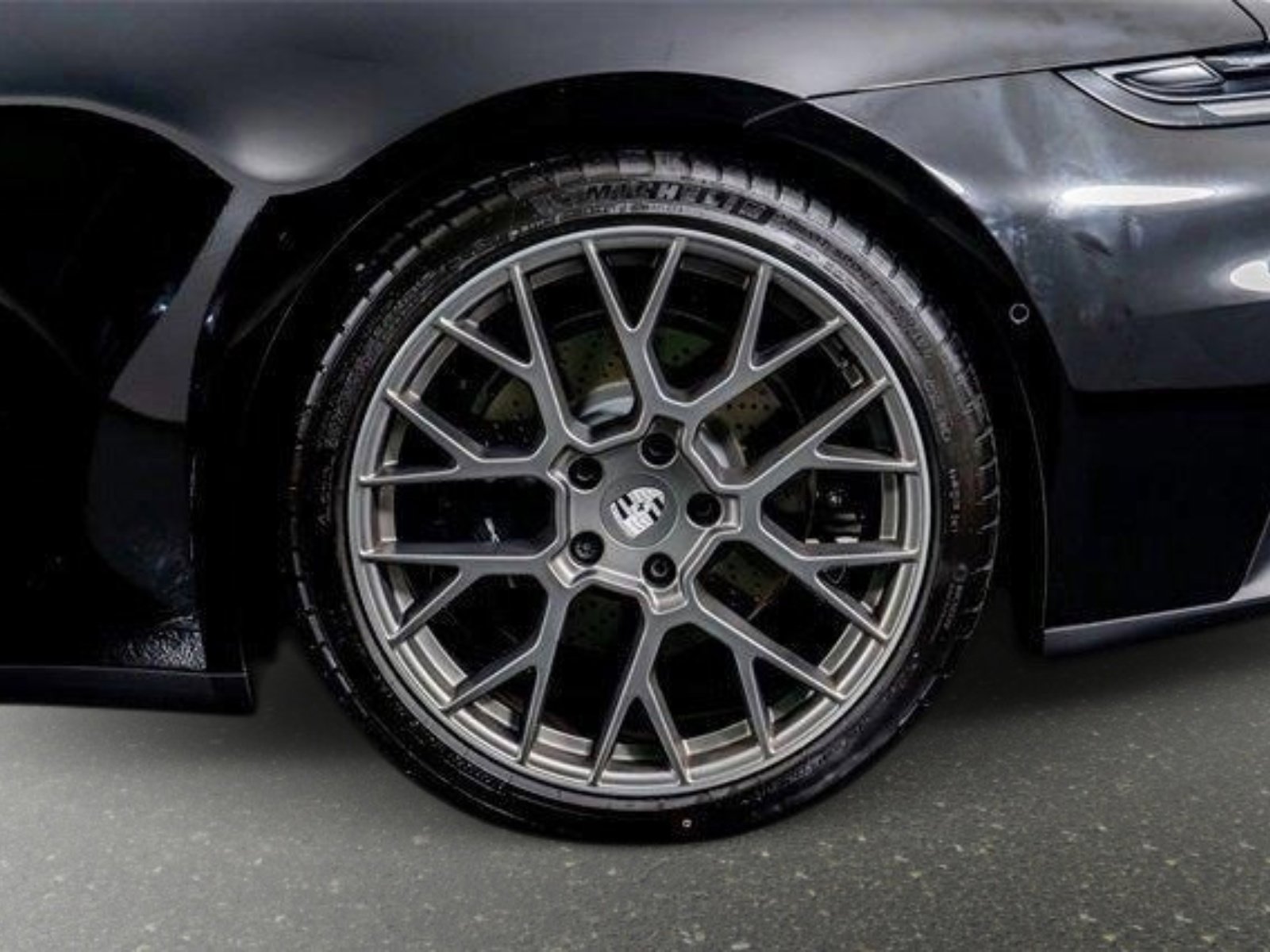 Used 2025 Porsche 911 Carrera RWD image 9
