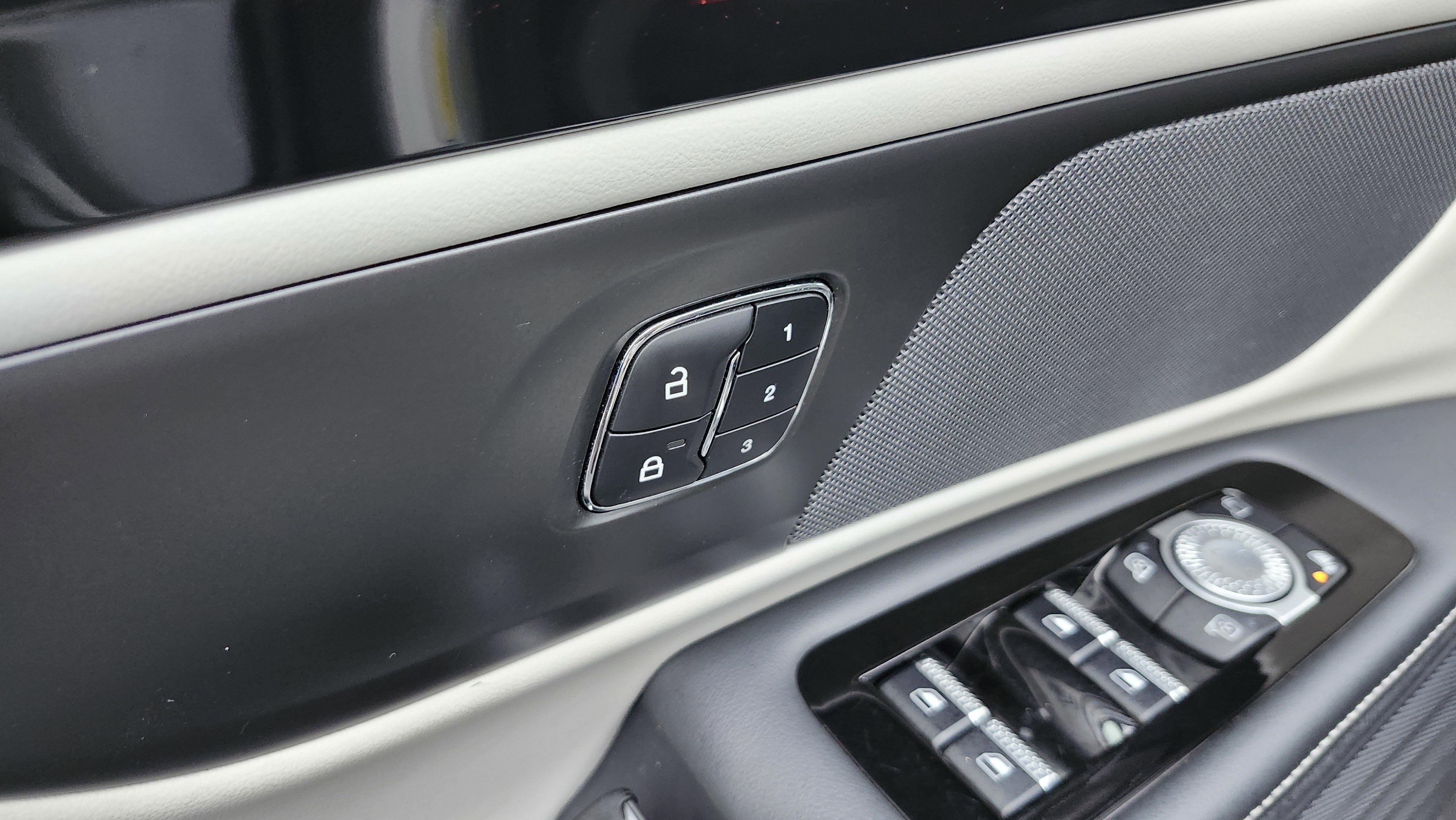 Used 2024 Lincoln Nautilus Reserve image 27