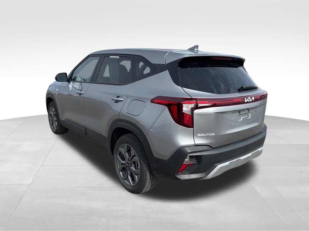 Certified 2025 Kia Seltos LX image 10