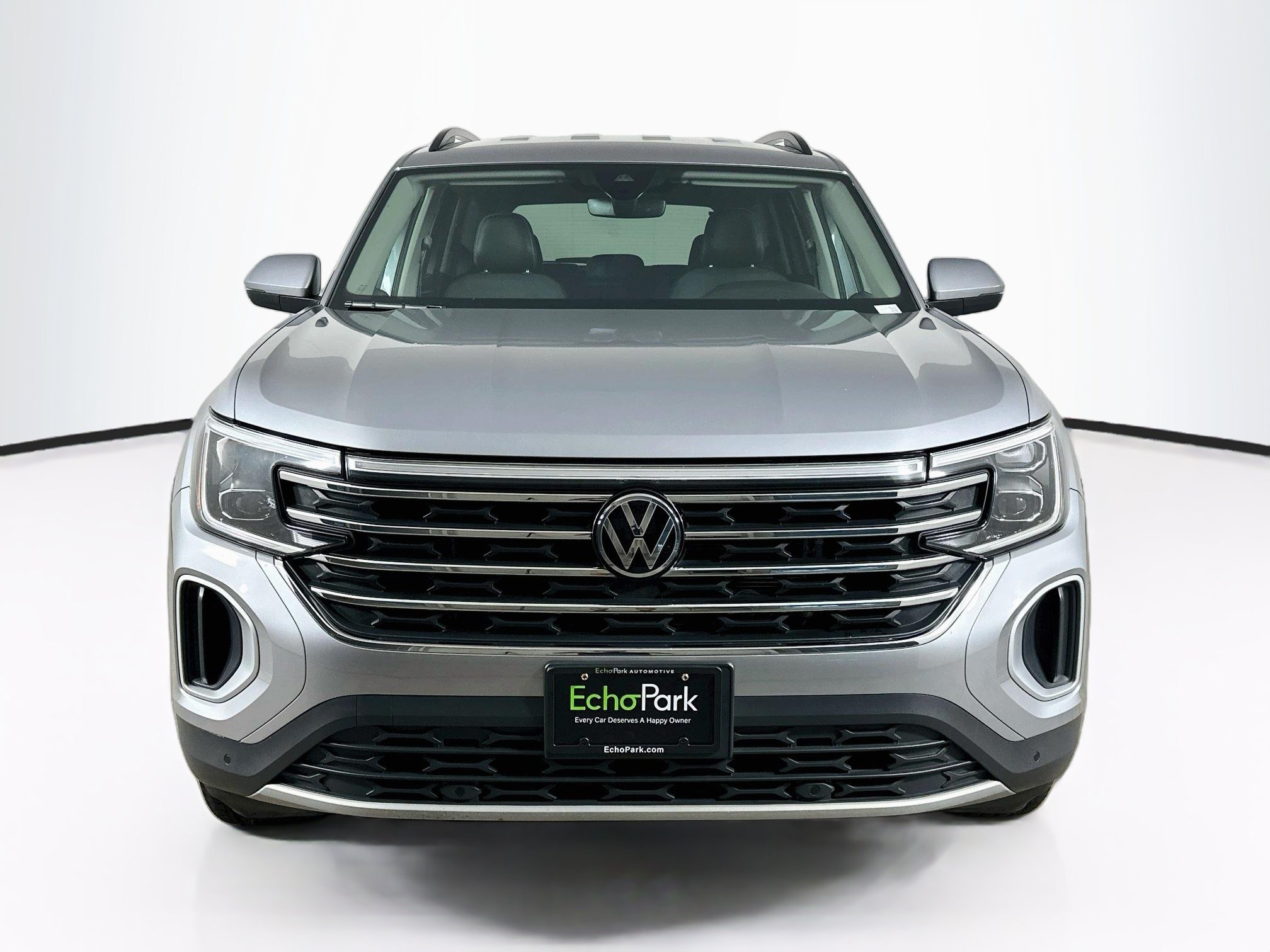 Used 2025 Volkswagen Atlas SE FWD image 2