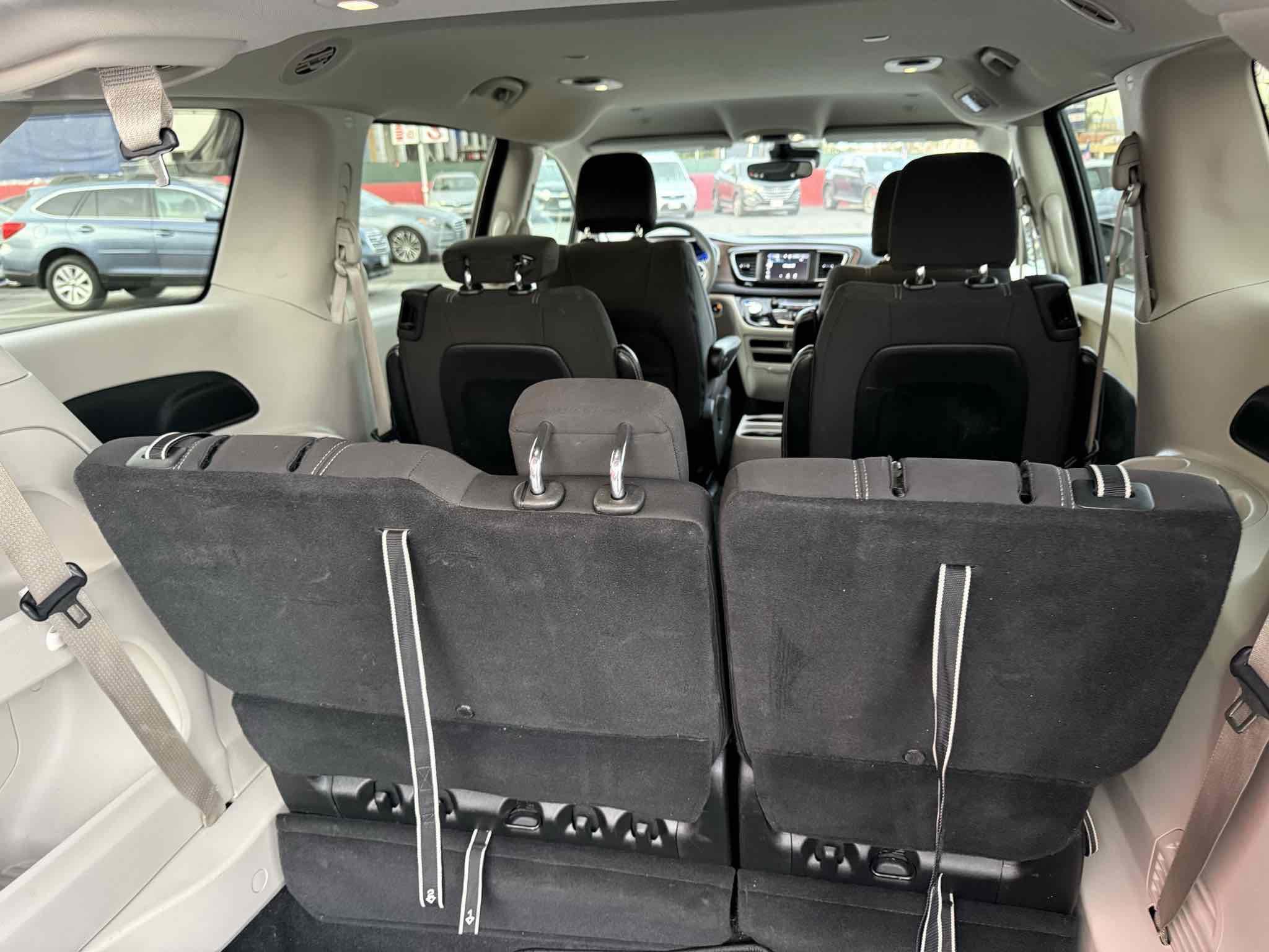 Used 2023 Chrysler Voyager LX image 36