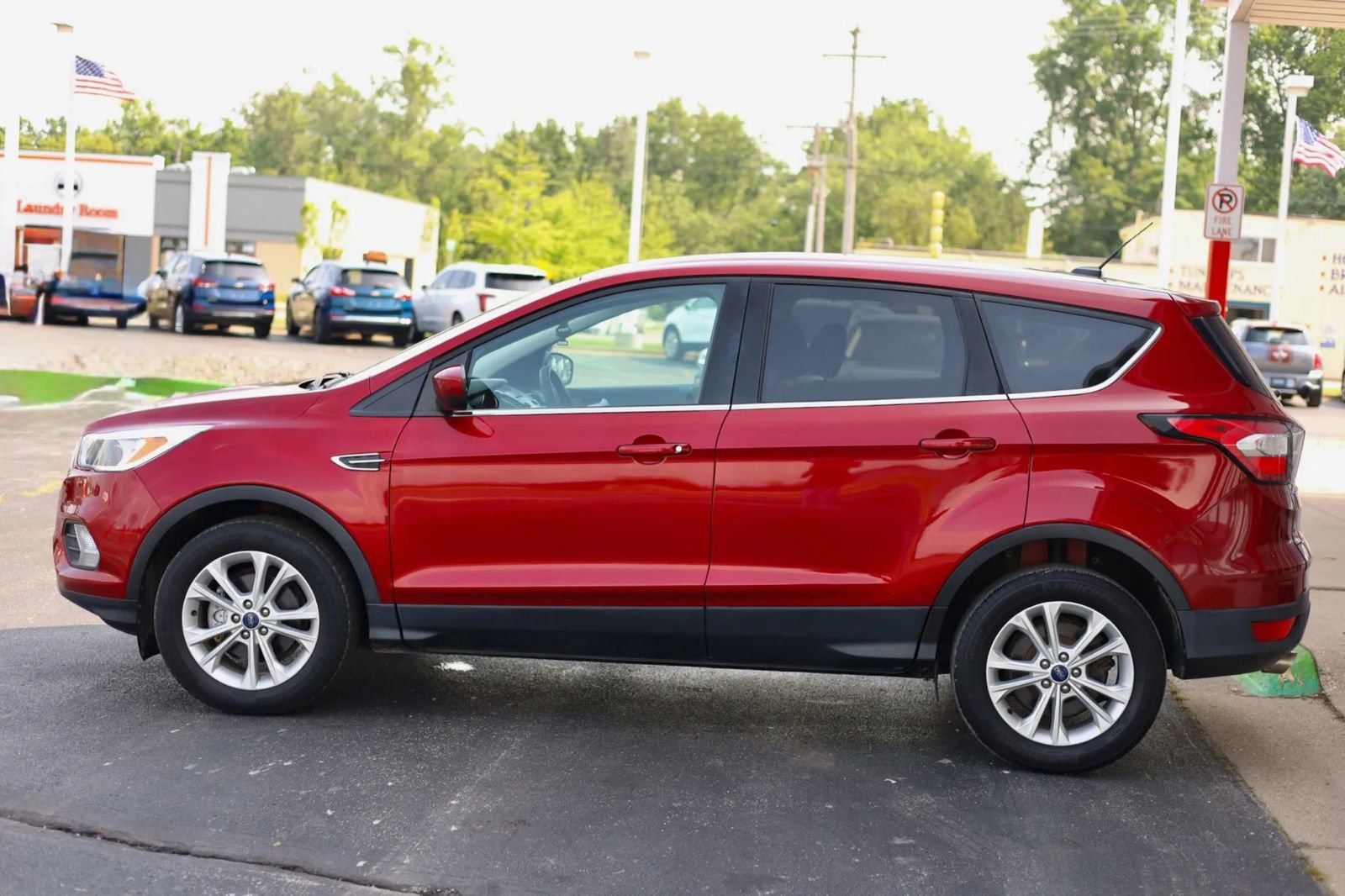 Used 2017 Ford Escape SE w/ SE Cold Weather Package image 8