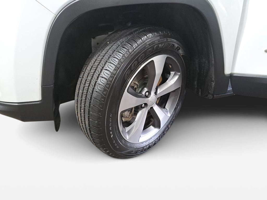Certified 2022 Jeep Cherokee Limited AWD/4WD image 32