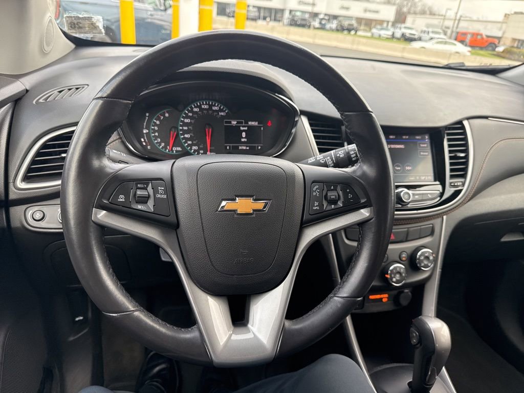 Used 2022 Chevrolet Trax LT w/ LT Convenience Package image 42