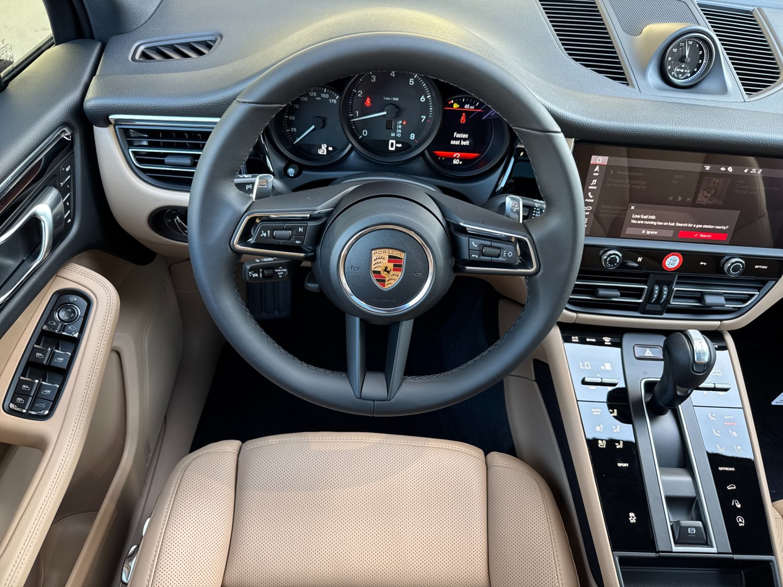 Certified 2026 Porsche Macan AWD/4WD image 16
