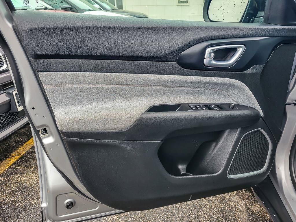 Used 2023 Jeep Compass Latitude image 18