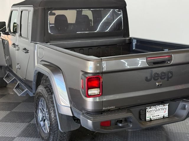 Certified 2024 Jeep Gladiator Sport AWD/4WD image 10