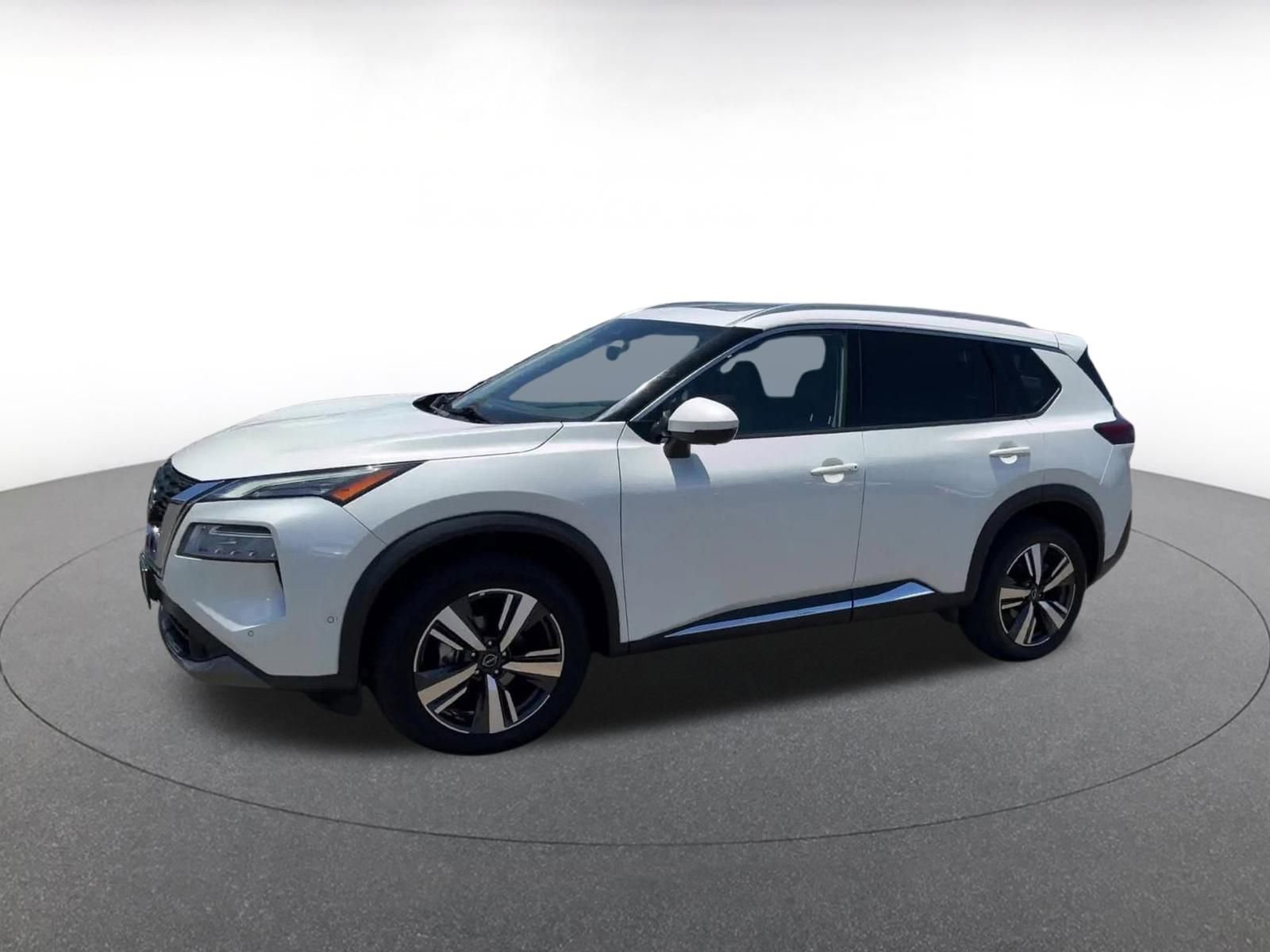 Used 2023 Nissan Rogue SL w/ SL Premium Package image 8