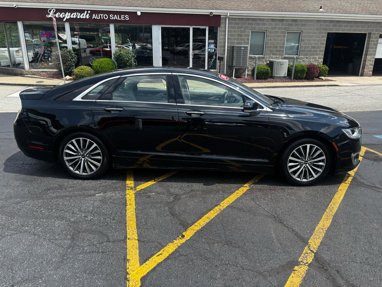Used 2018 Lincoln MKZ Select w/ Select Plus Package AWD/4WD image 7