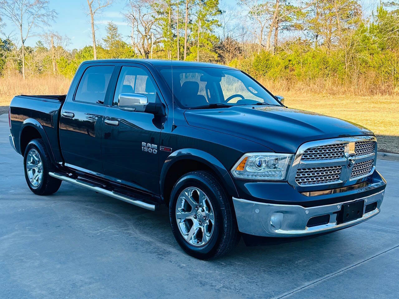 Used 2017 RAM 1500 Laramie w/ Convenience Group AWD/4WD image 3