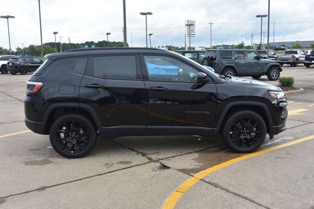New 2026 Jeep Compass Latitude image 4