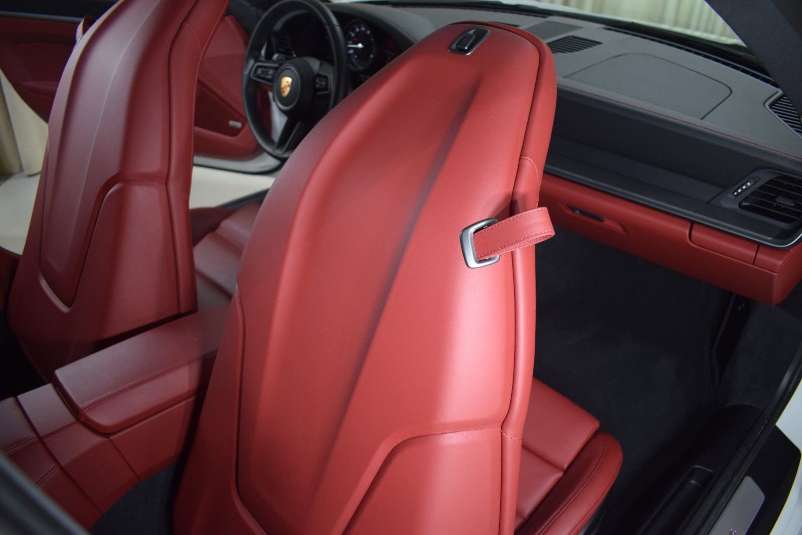 Used 2024 Porsche 911 Carrera RWD image 19