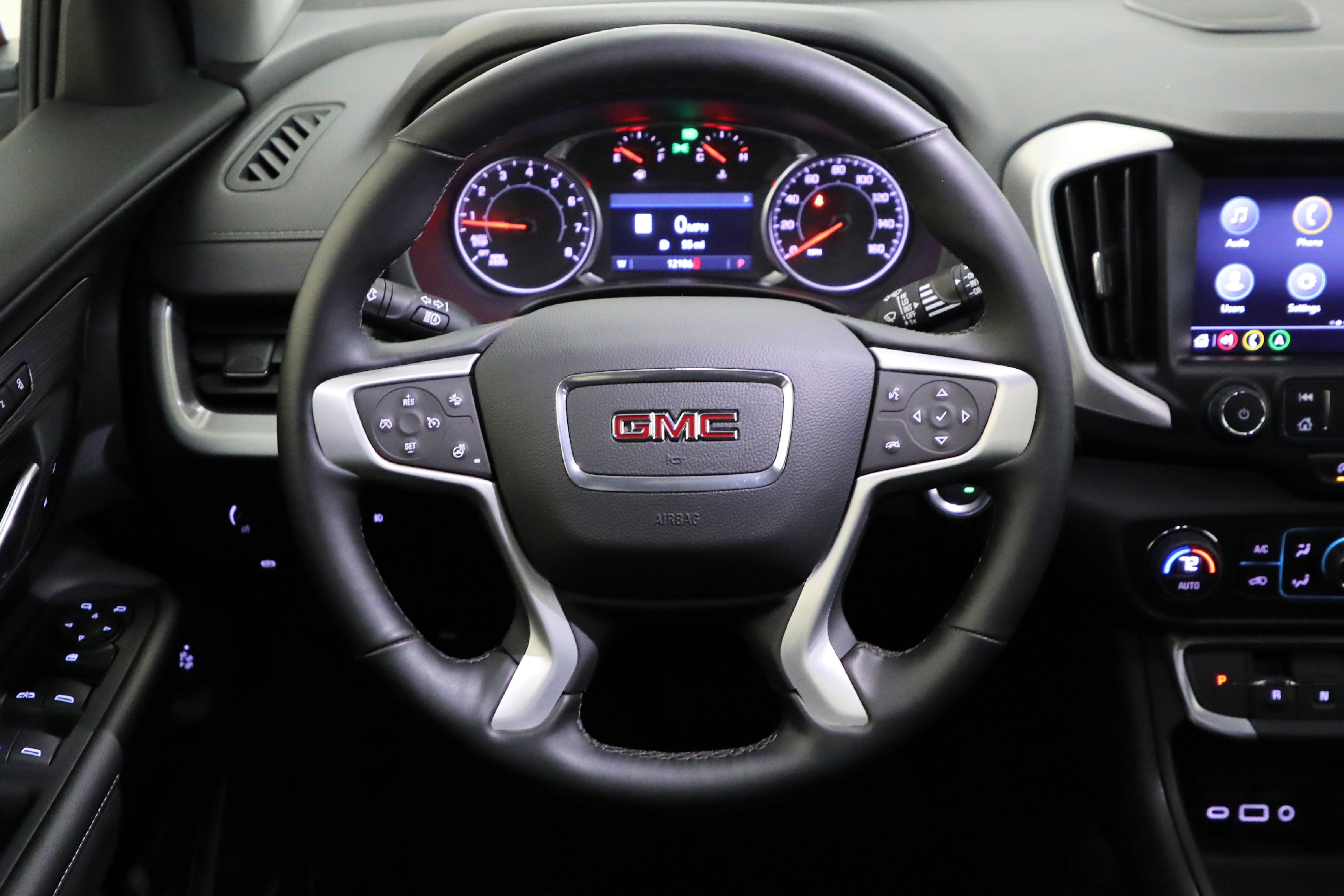 Certified 2024 GMC Terrain SLT w/ Infotainment Package II image 5