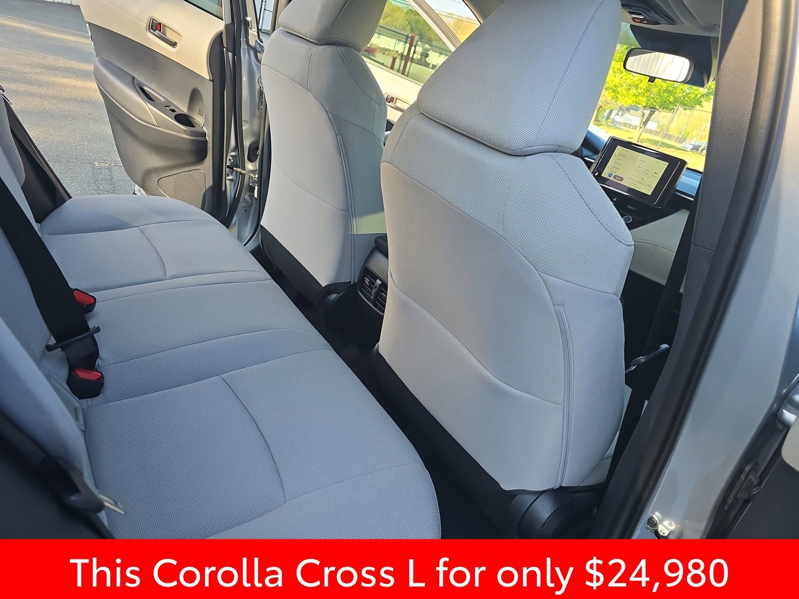 Used 2024 Toyota Corolla Cross L image 17