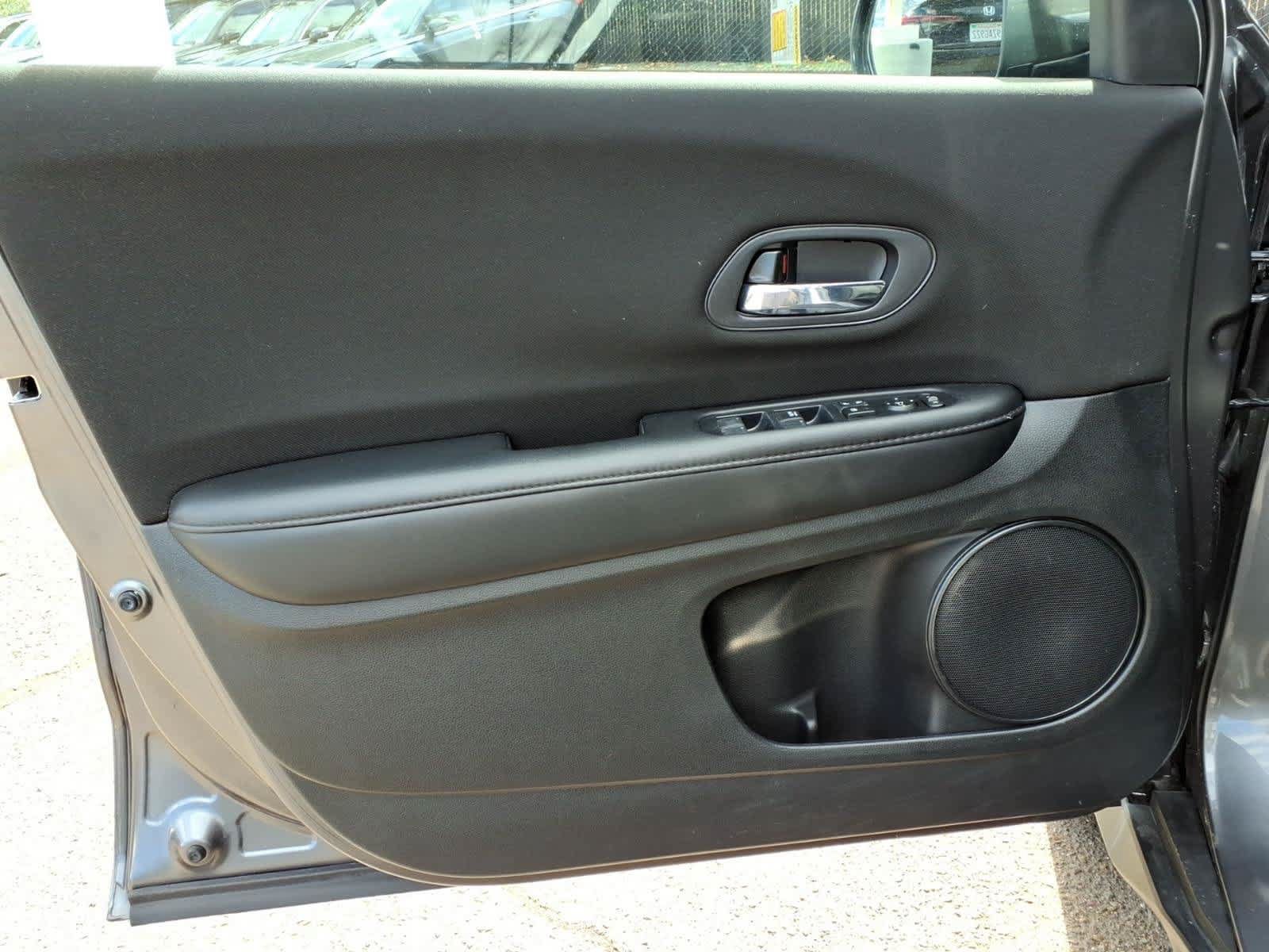Used 2018 Honda HR-V LX image 12