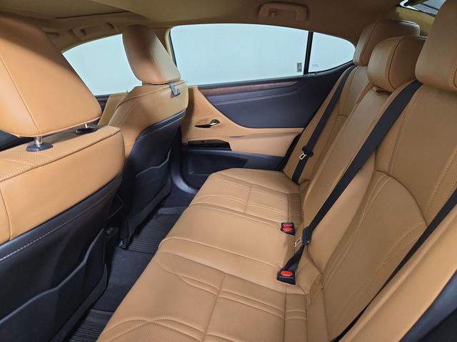 Certified 2024 Lexus ES 300h w/ Luxury Package image 15