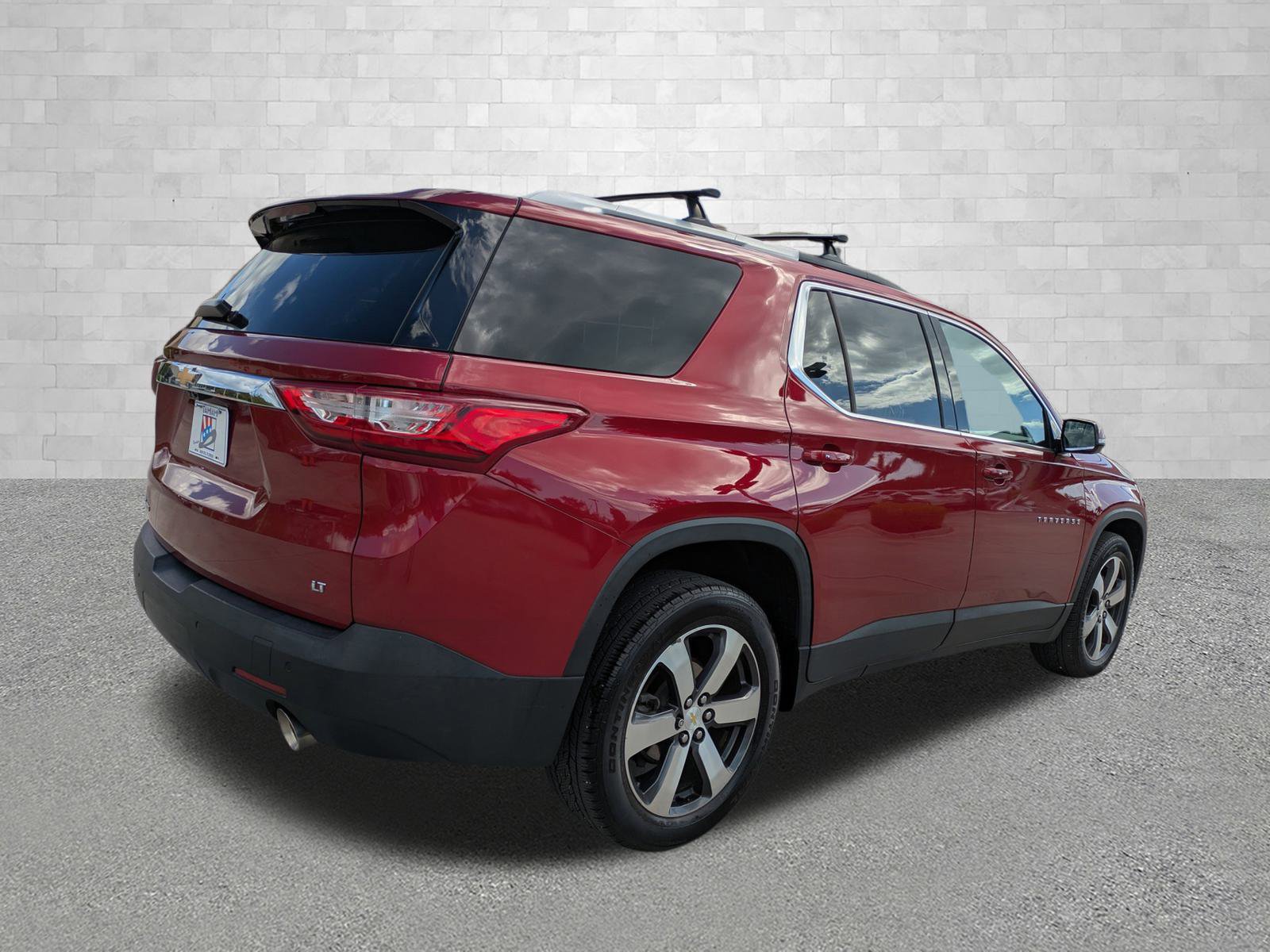 Used 2018 Chevrolet Traverse LT image 2