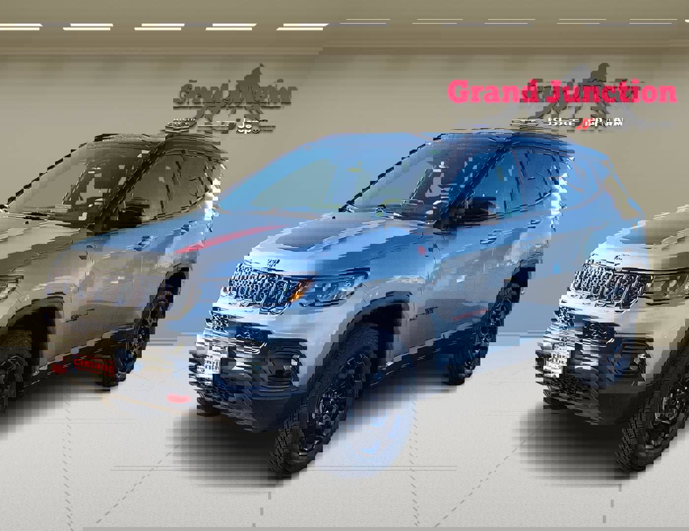 Used 2024 Jeep Compass Trailhawk image 3