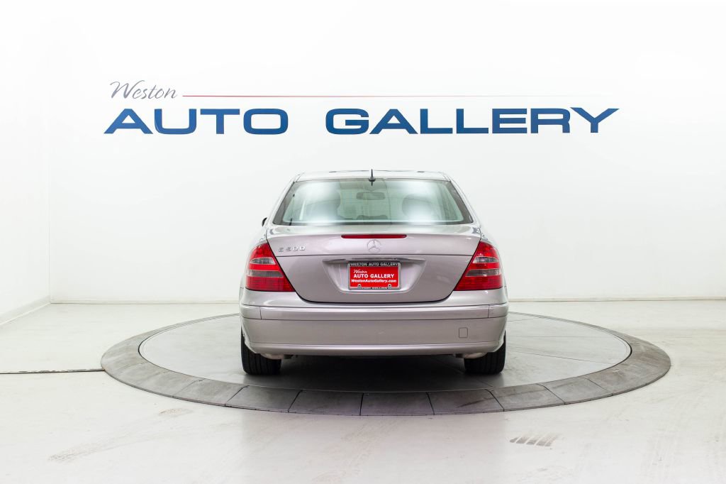 Used 2005 Mercedes-Benz E 500 Sedan w/ Lighting Pkg image 4