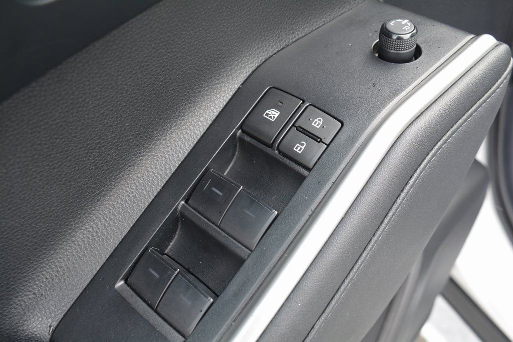 Used 2023 Toyota Highlander XLE image 8