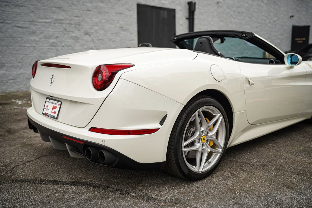 Used 2016 Ferrari California T image 16