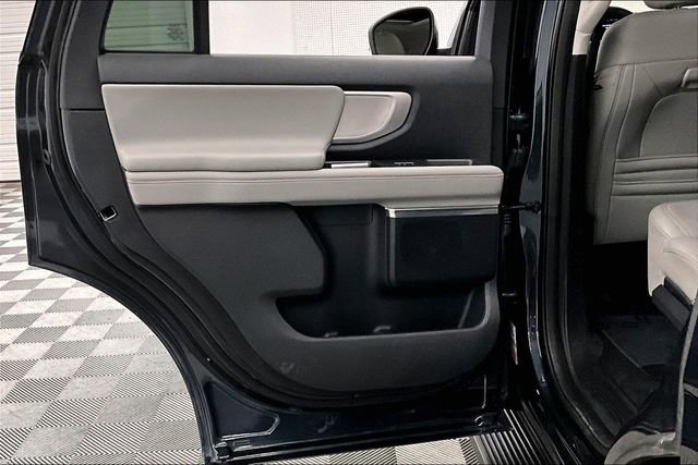 Used 2025 Ford Expedition Active image 24