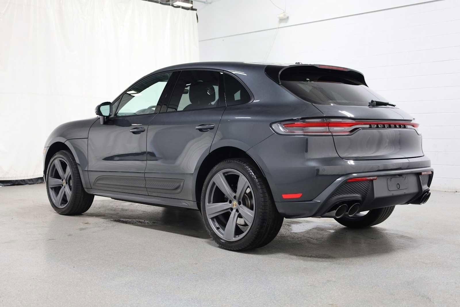 Certified 2024 Porsche Macan AWD/4WD image 3