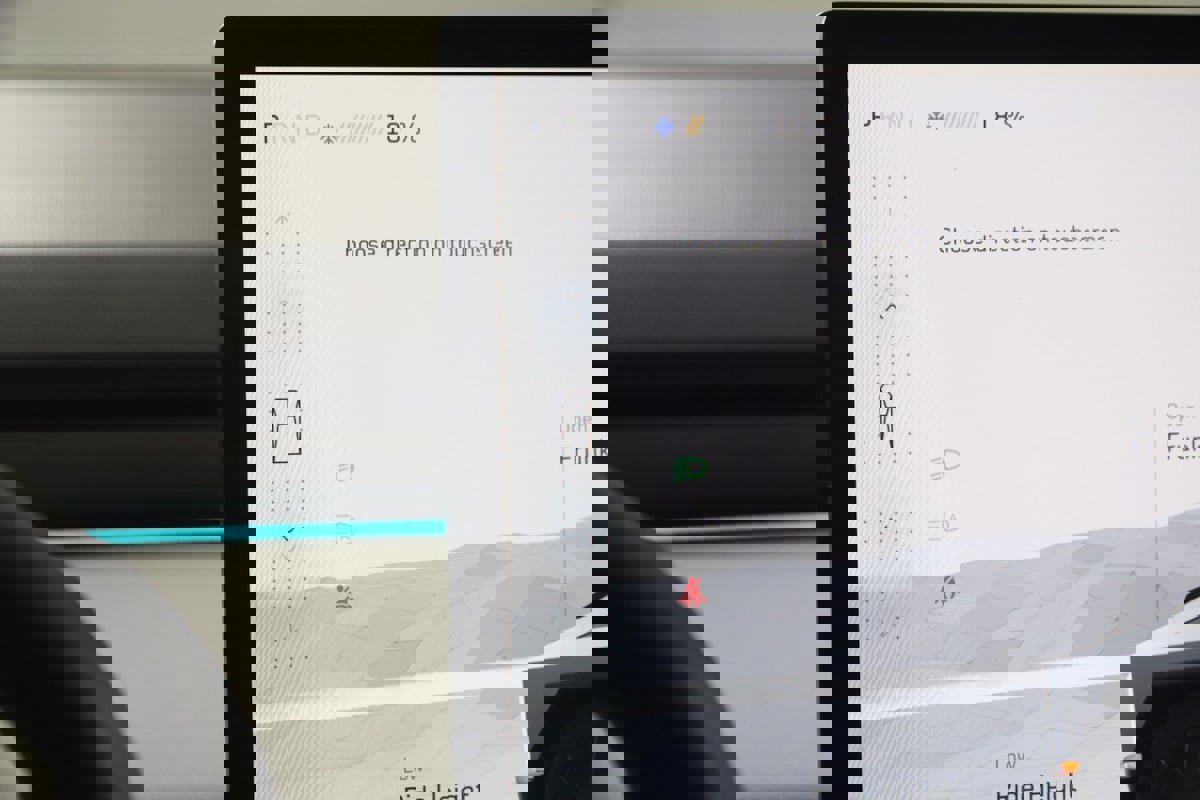 Used 2024 Tesla Cybertruck AWD Crew Cab image 7