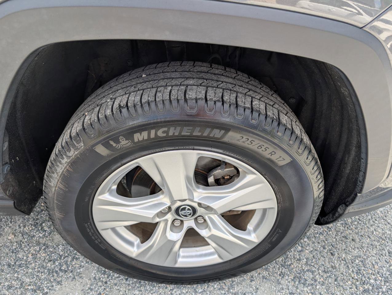 Used 2020 Toyota RAV4 XLE image 4